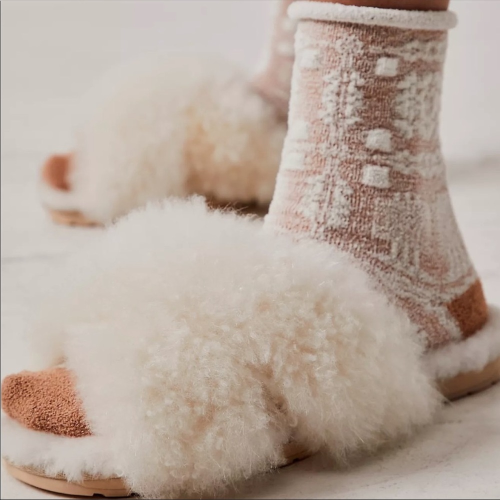 NWOT EMU sheepskin slipper